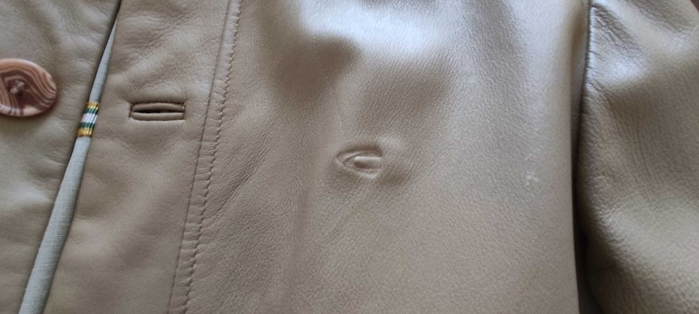 Casaco de pele de cor camel e de marca Camel Active