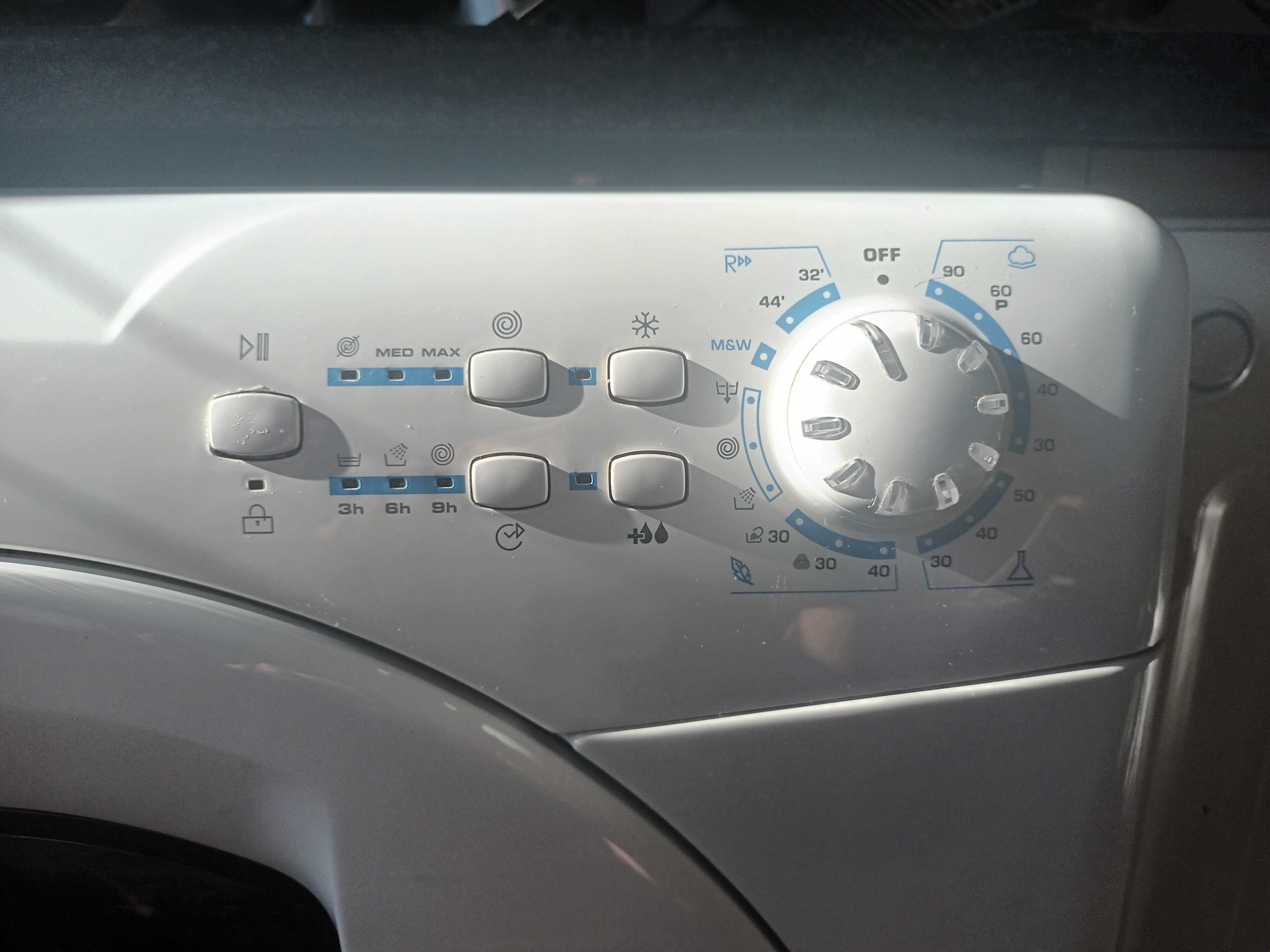 Máquina da roupa