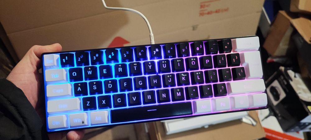 Продам клавіатуру rgb провідна