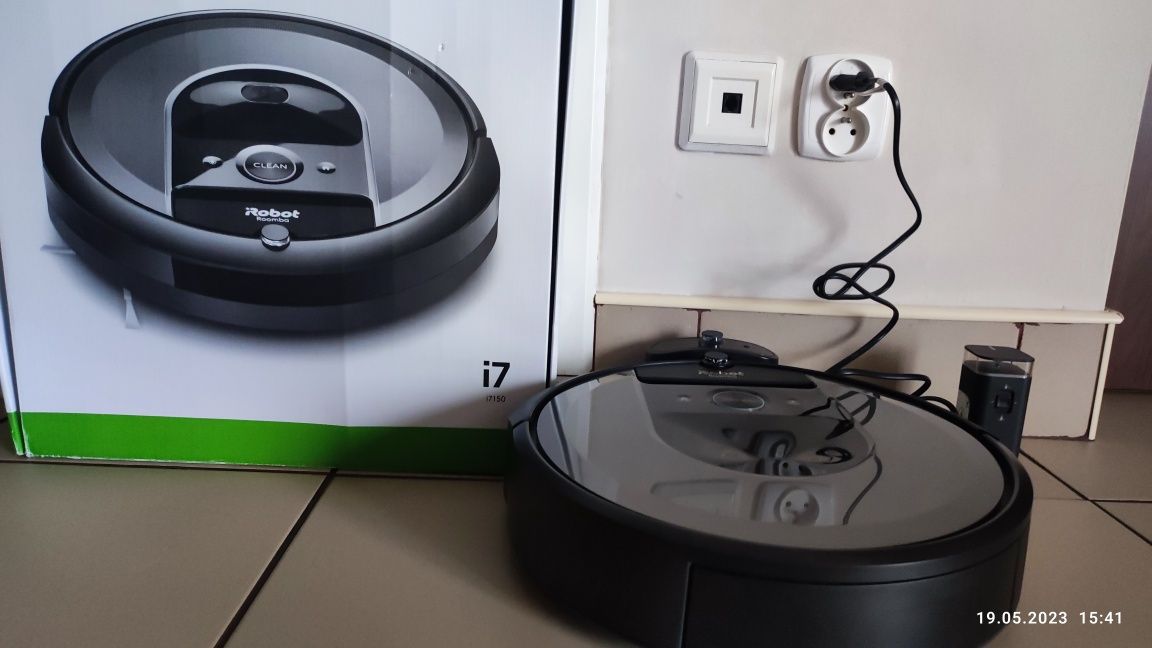 IRobot Roomba7 ze stacją i kostką