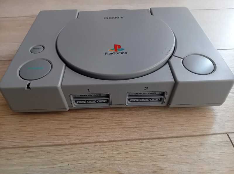 PSX PS1 PlayStation SCPH-7000 NTSC-J 2 pady, 2 karty pamięci, 3 gry