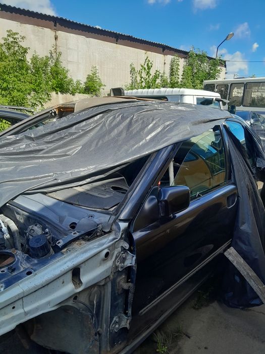 Кузовні деталі Вольво s40 v40, двері, скло