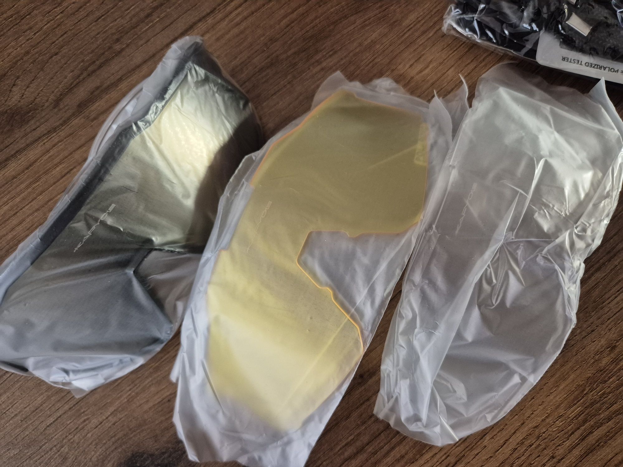 Conjunto de óculos de sol da marca KAPVOE
