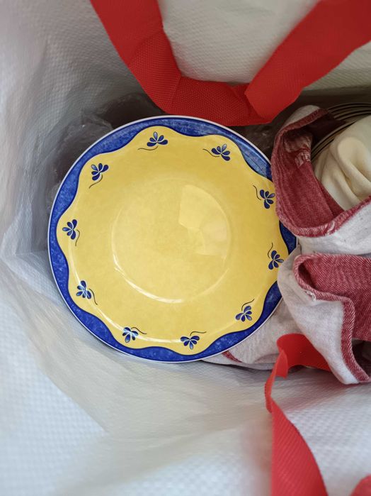 Jogo pratos com 15 peças cada