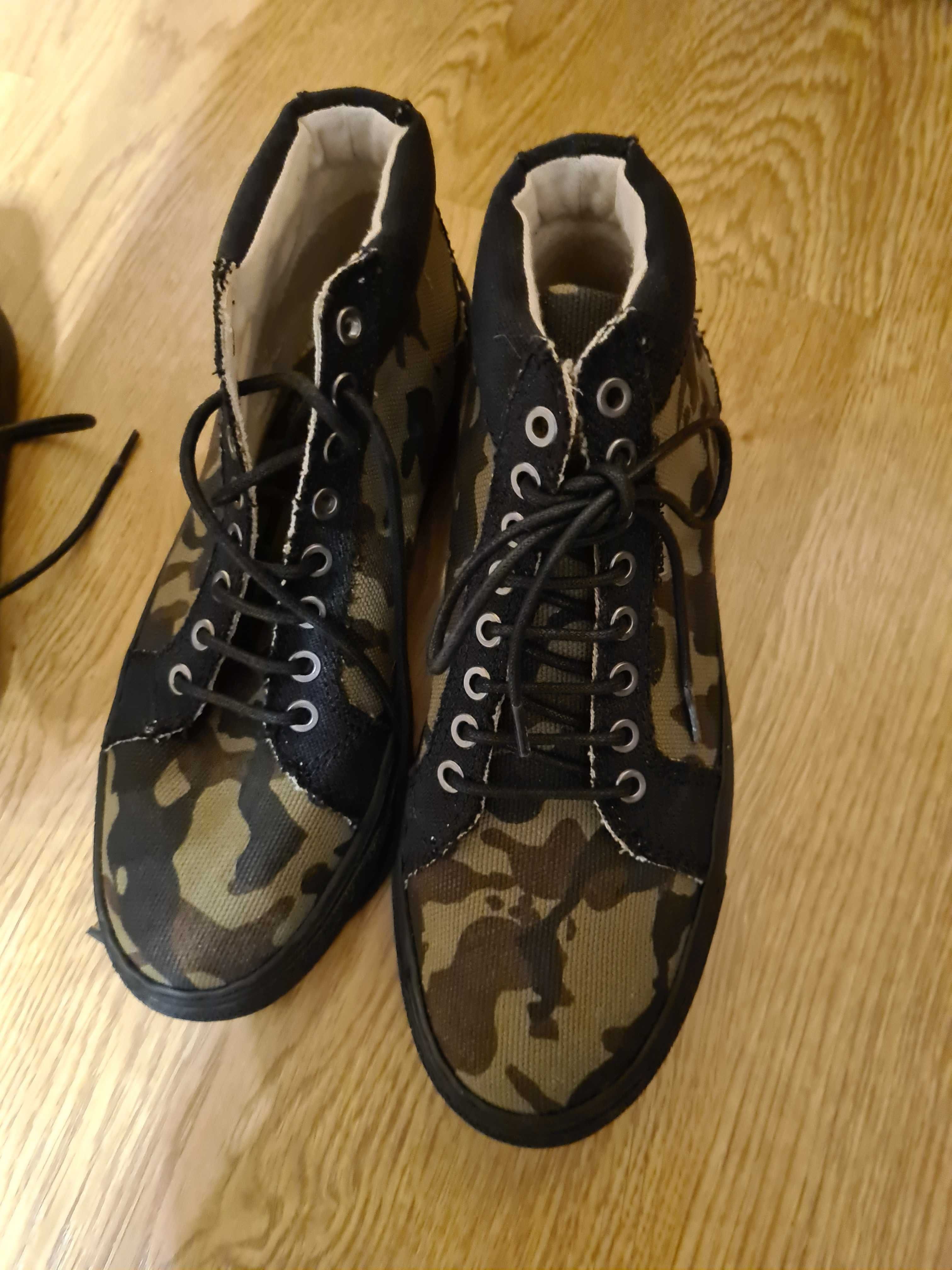 Sapatos numero 40, efeito camuflado