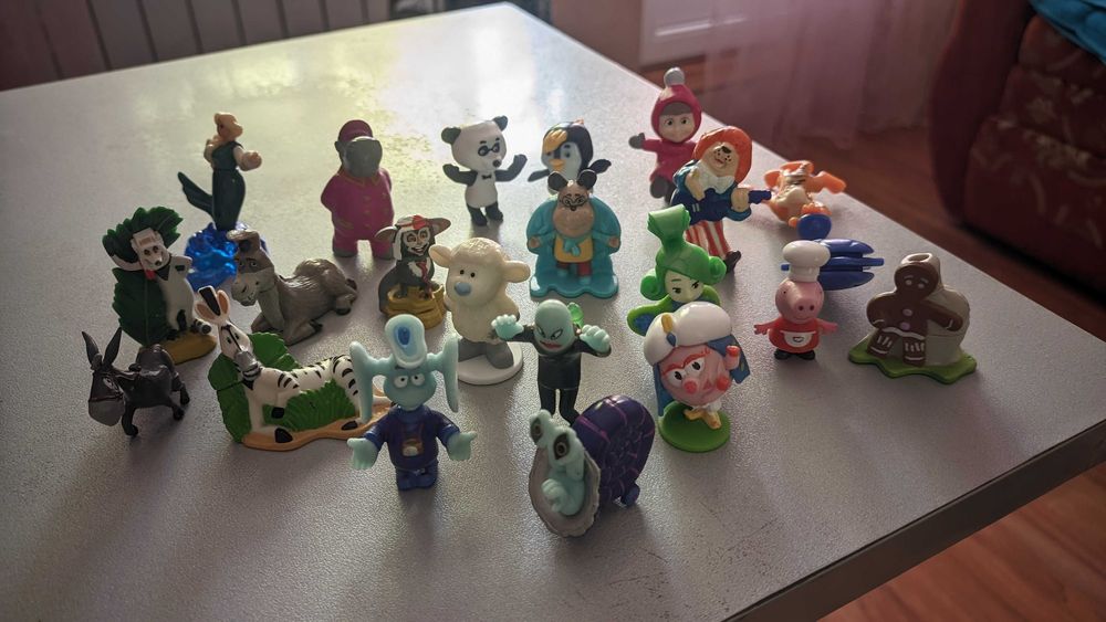 Кіндери. Іграшки з кіндер-сюрприза