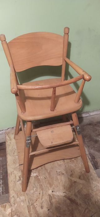Krzesełko dziecięce do karmienia z czasów PRL