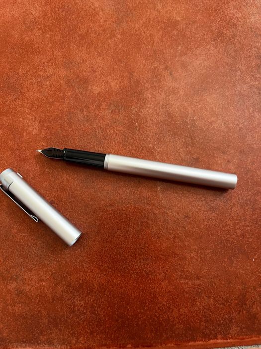 Caneta de aparo MUJI - alumínio cromado