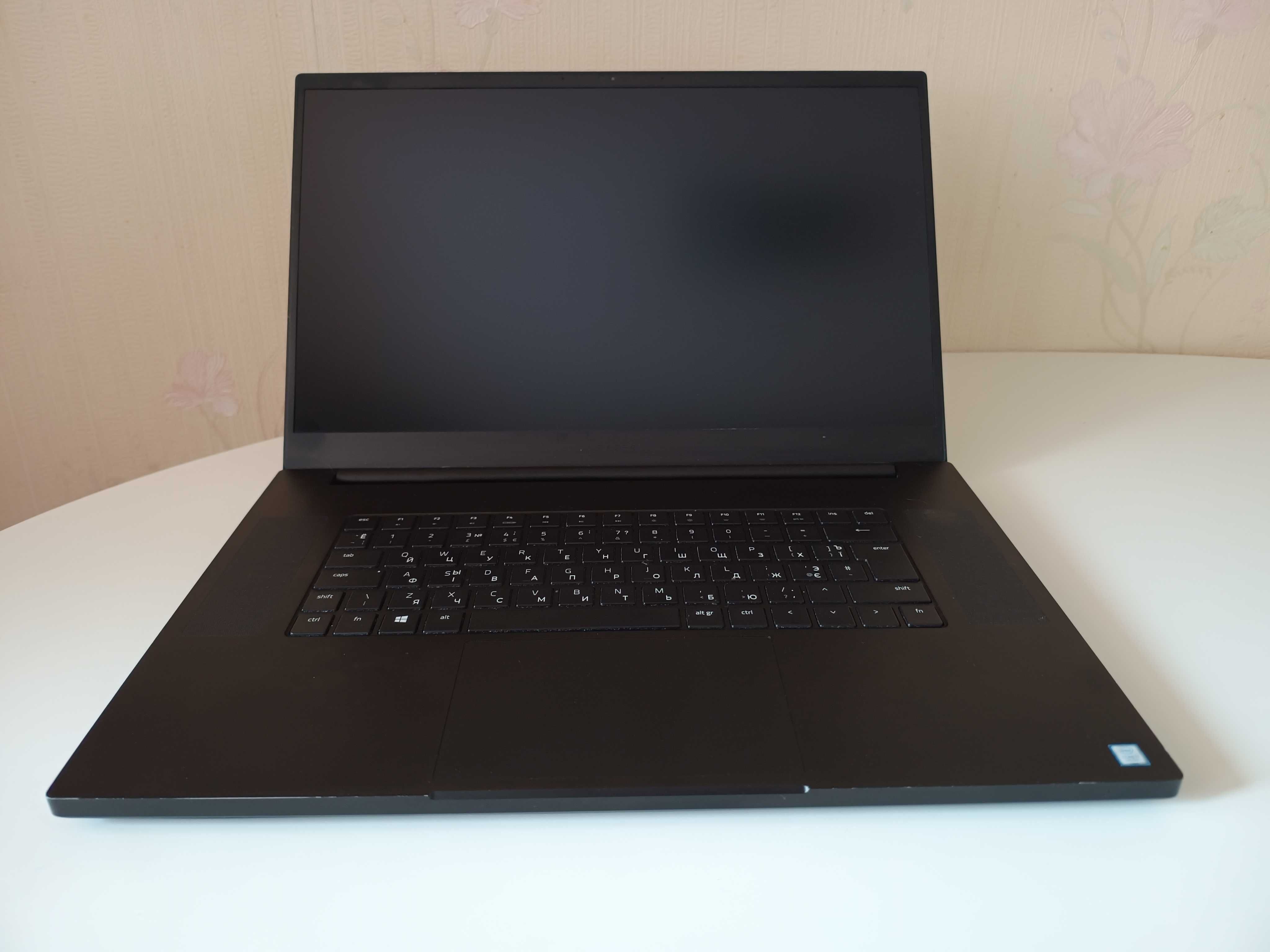 Razer Blade Pro 17  i7-8750H 64Gb nVIDIA RTX2070 Max-Q 8Gb SSD1T 300Hz