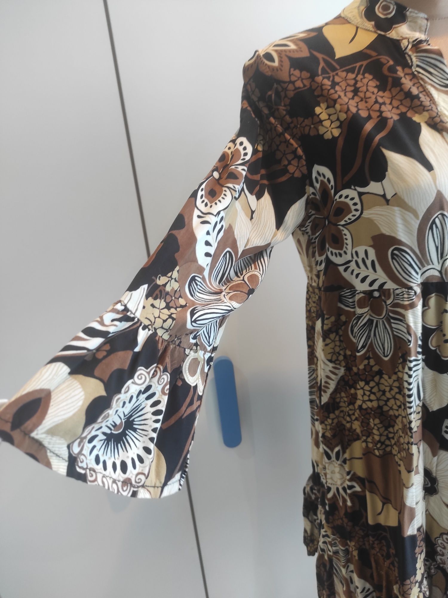 Sukienka w kwiaty New Collection