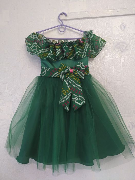 Платье зеленое для девочки. Сукня зелена Ялинка