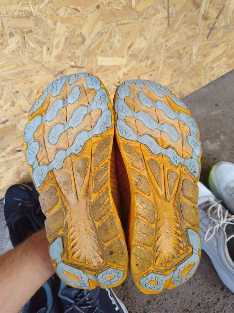 Кросівки Hoka one one