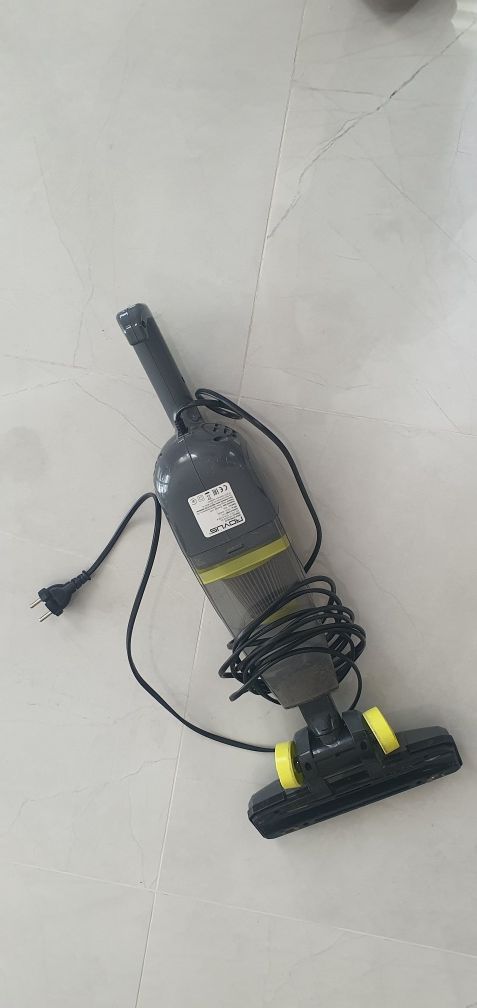 Mały bezworkowy odkurzacz Rovus 500 W.