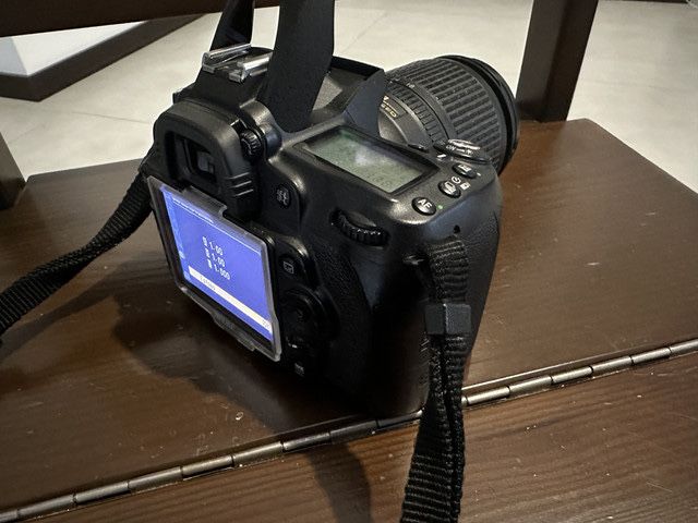 Nikon D90 с объективом