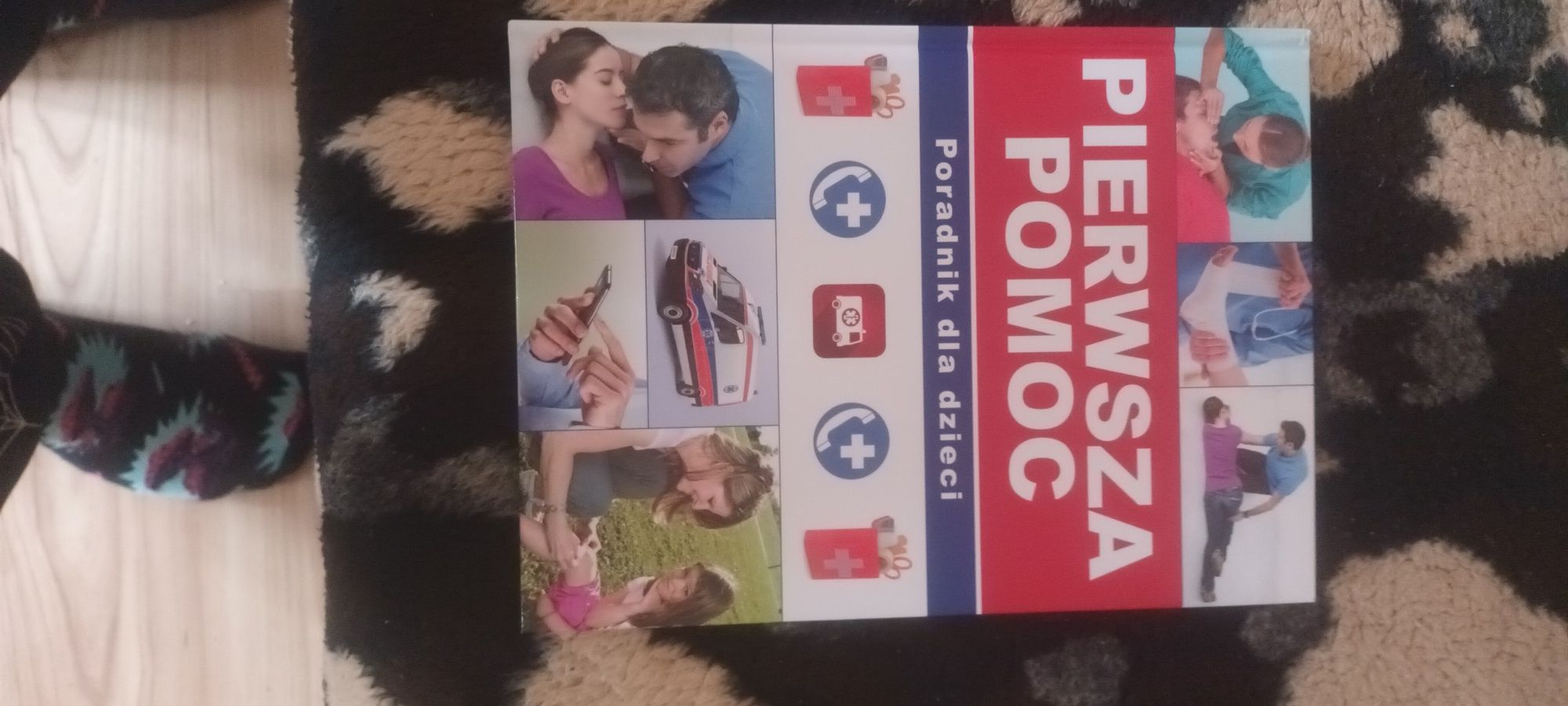 Książka pierwsza pomoc poradnik dla dzieci.