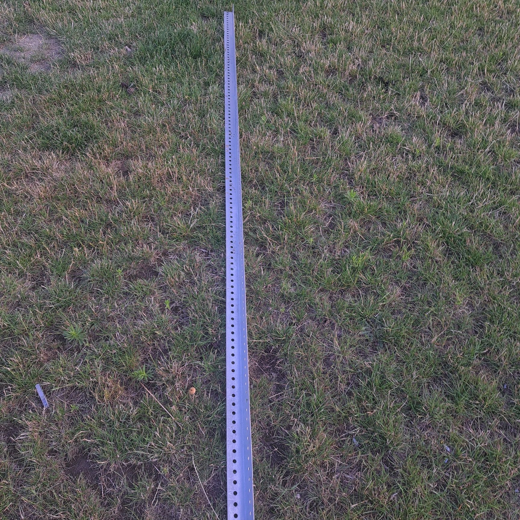 Profil perforowany dziurkowany 50×50× 2 mm długość 2,7 metra