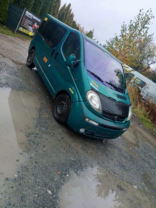 Opel vivaro 9 osobowy 2,5 diesel automat 250tys przebiegu
