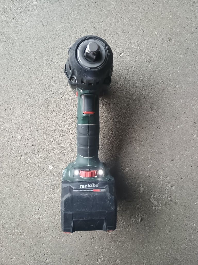 Klucz udarowy Metabo SSW 18 LTX 400 BL + Aku 18 V li-ion