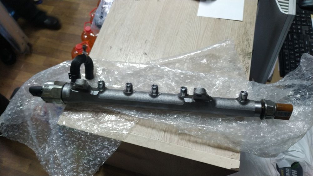 Датчик тиску паливна рампа vw caddy 2012 року