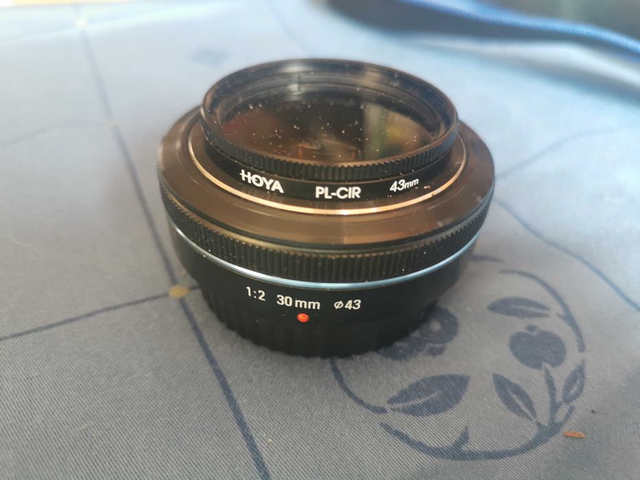 Aparat Samsung NX30 z obiektywem