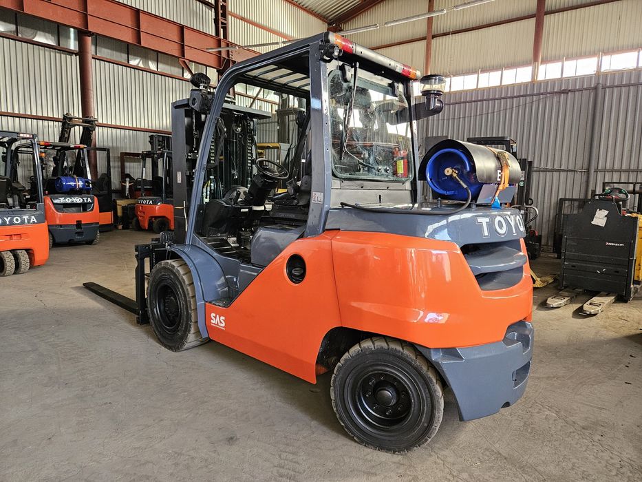 Навантажувач Toyota 5 т газ/бензин. Вилочный погрузчик Toyota 5 т