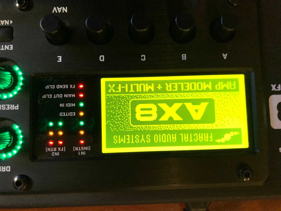 гітарний процесор Fractal AX8 з набором пресетів