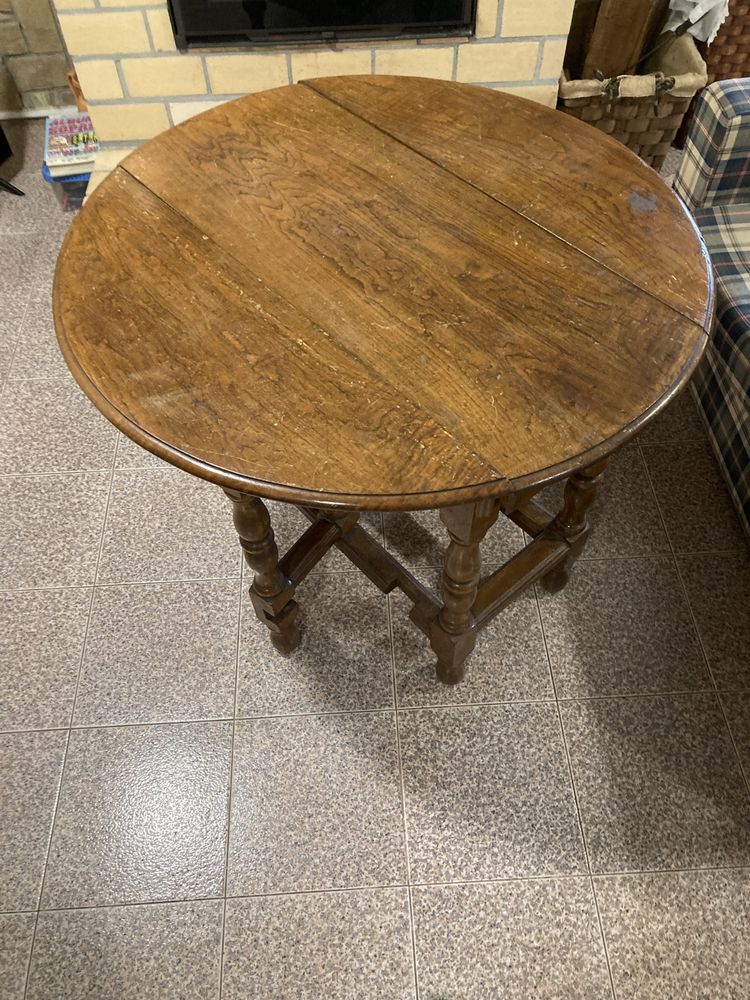 Mesa estilo Holandês e Cadeiras em castanho maciço