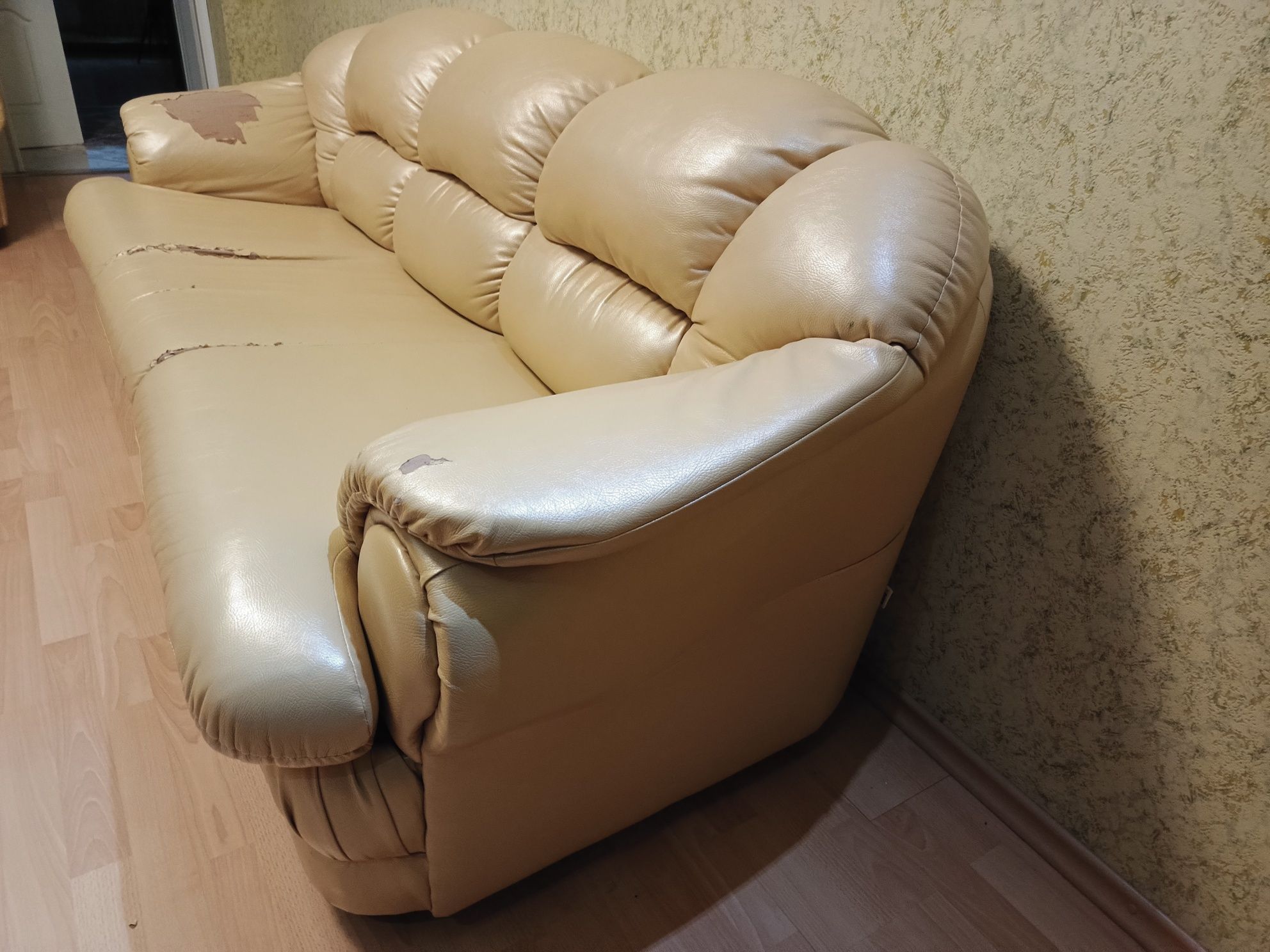 Диван під реставрацію