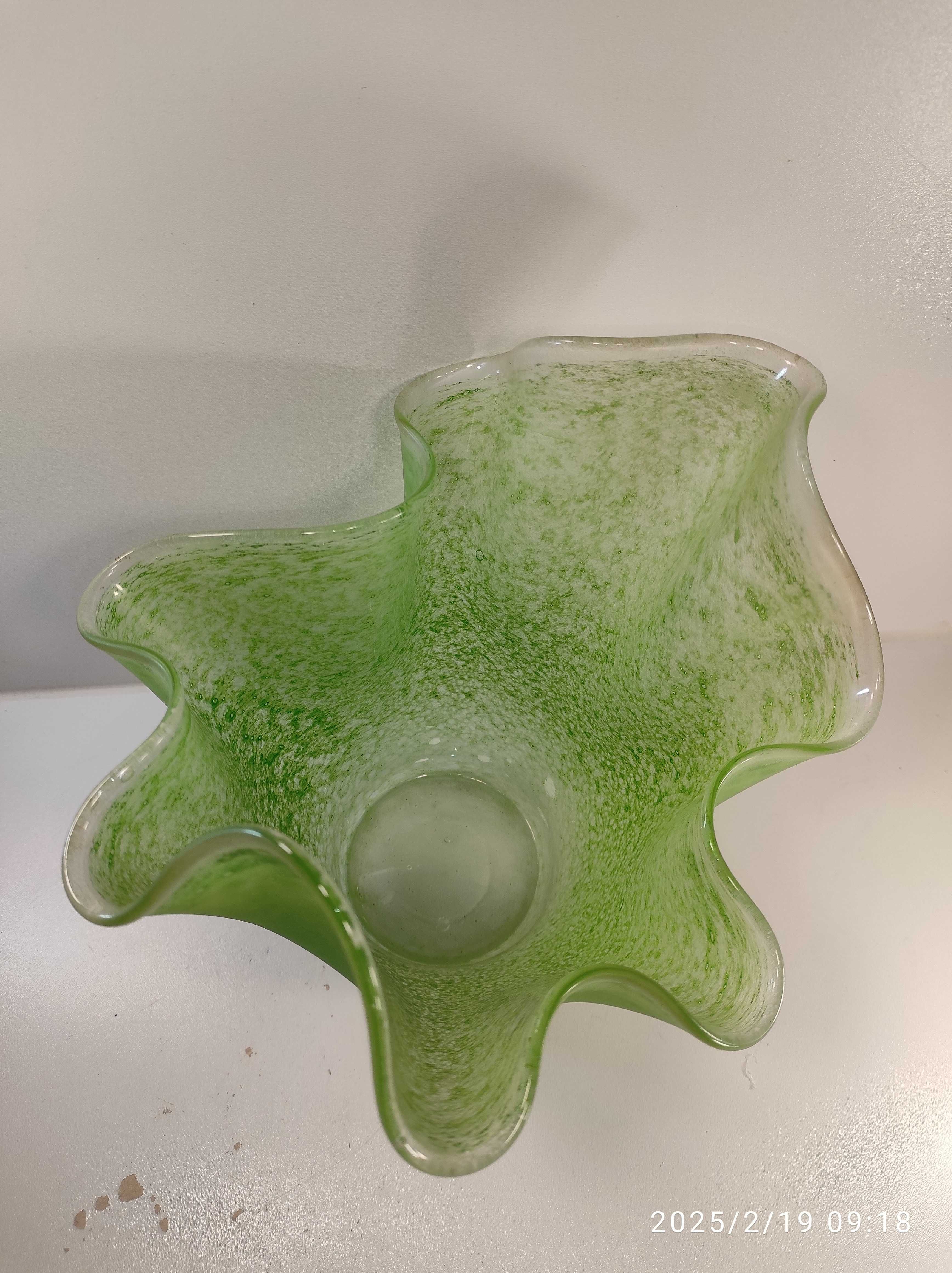 Wazon chusta szkło mrożone zielony huta Jagoda ? 24cm