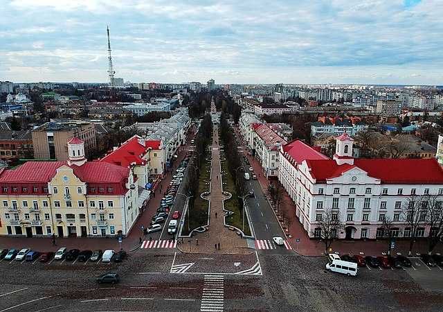 Продається 2 кімнатна Сталінка в самому центрі  Чернігова на Валу!