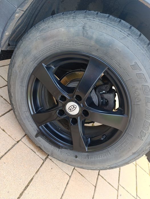Felg kia i 16" 5x114,3 z oponami zimowymi 215/70 R16 –