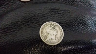 Moeda 50 centavos e 1 Escudo