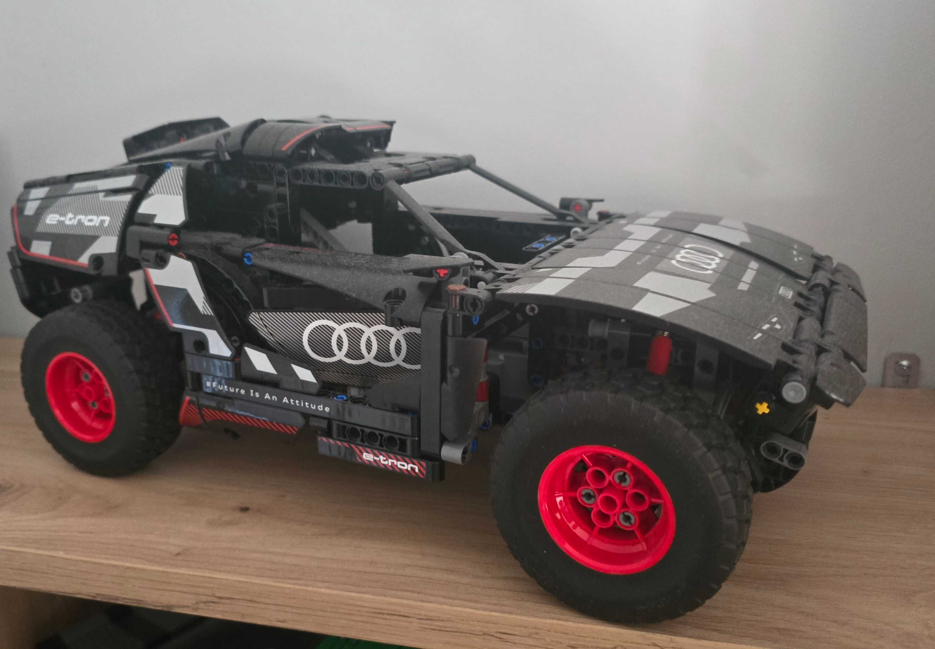 LEGO 42160 Technic Audi RS Q e-tron