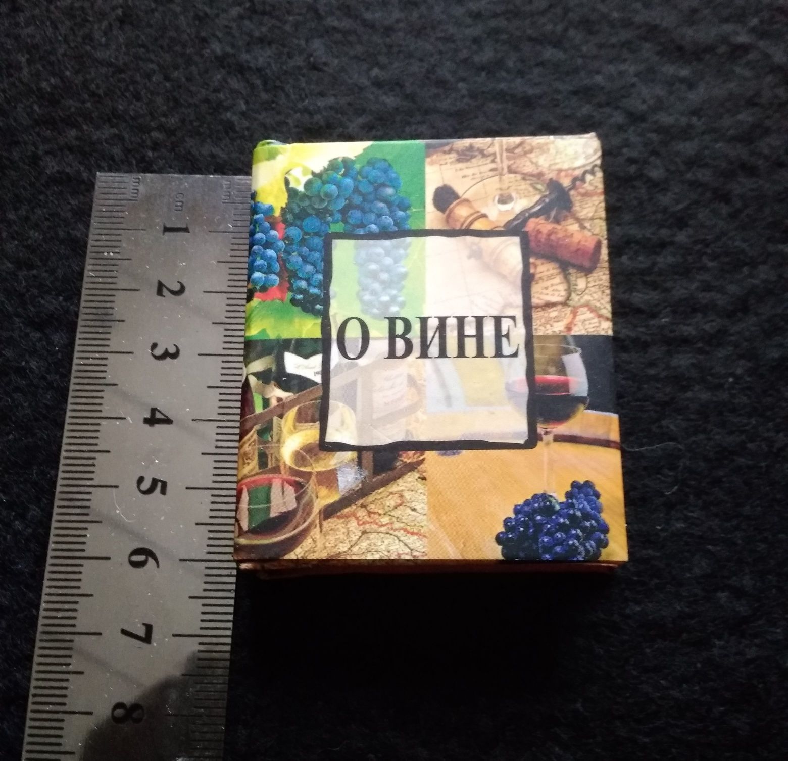 Сувенирная маленькая книга афоризмов о вине,Англия. Размер: 6см × 5см.