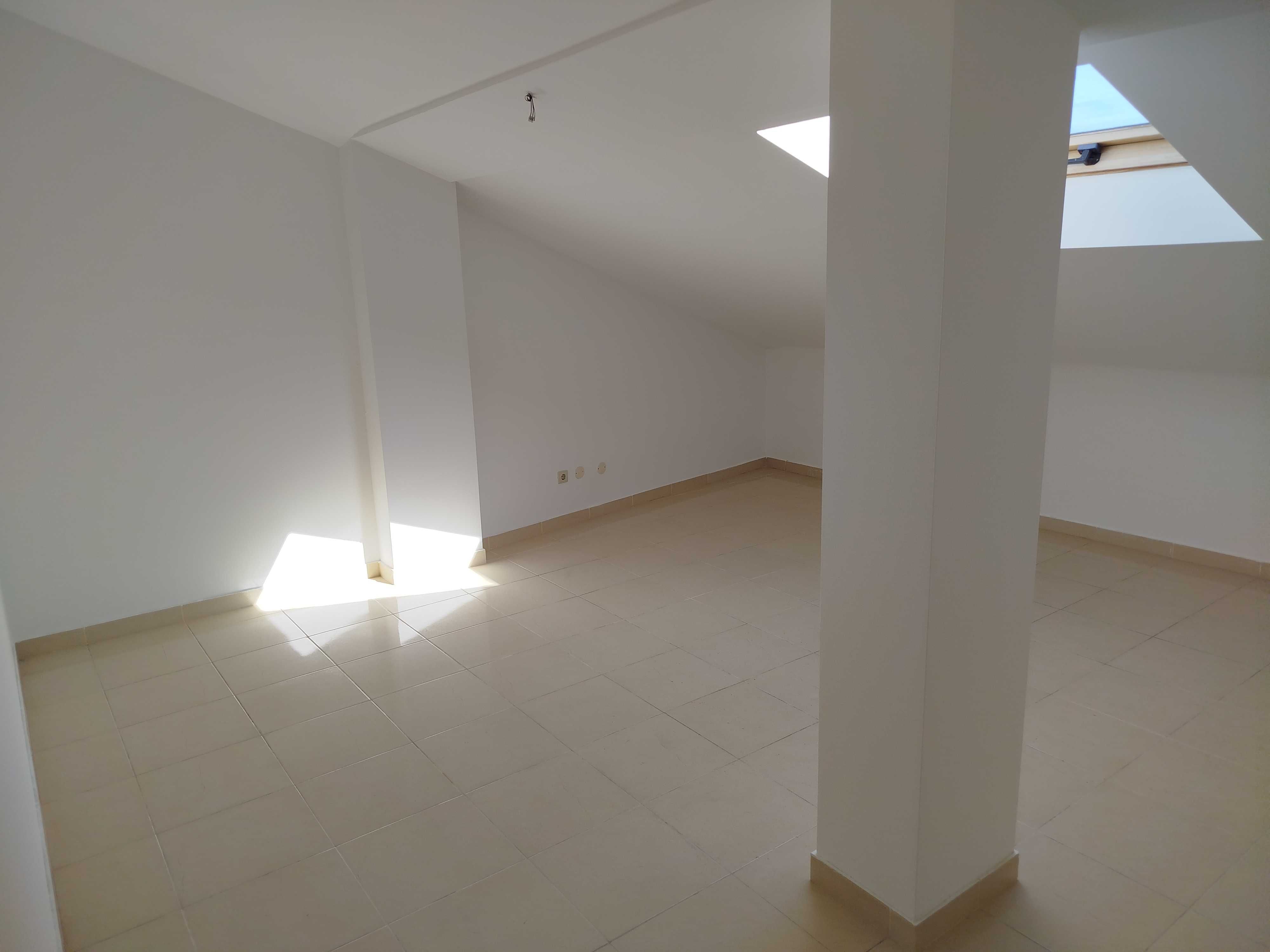 Venda de Sótãos na Marinha Grande