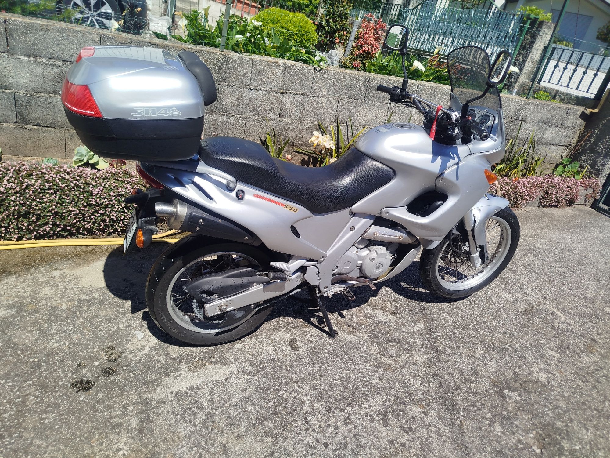 Aprilia Pégaso 650 (pneus novos)