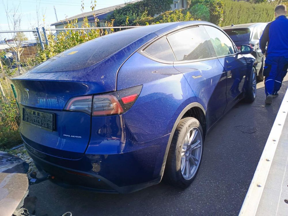 Розборка tesla model Y