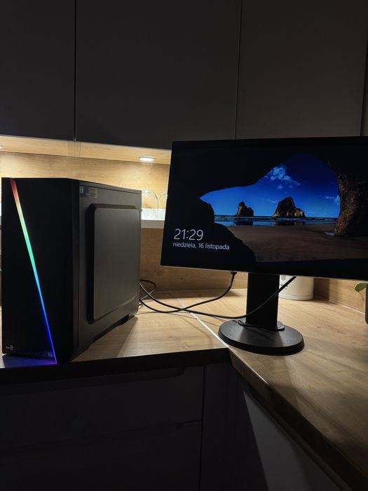 Komputer stacjonarny wraz z monitorem (GTX 1060 (i7 3770) (16 GB RAM)