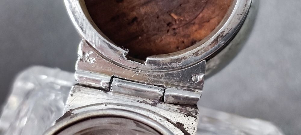 Dwie karafki okute srebrem próby 800 Francja korki  zakręc