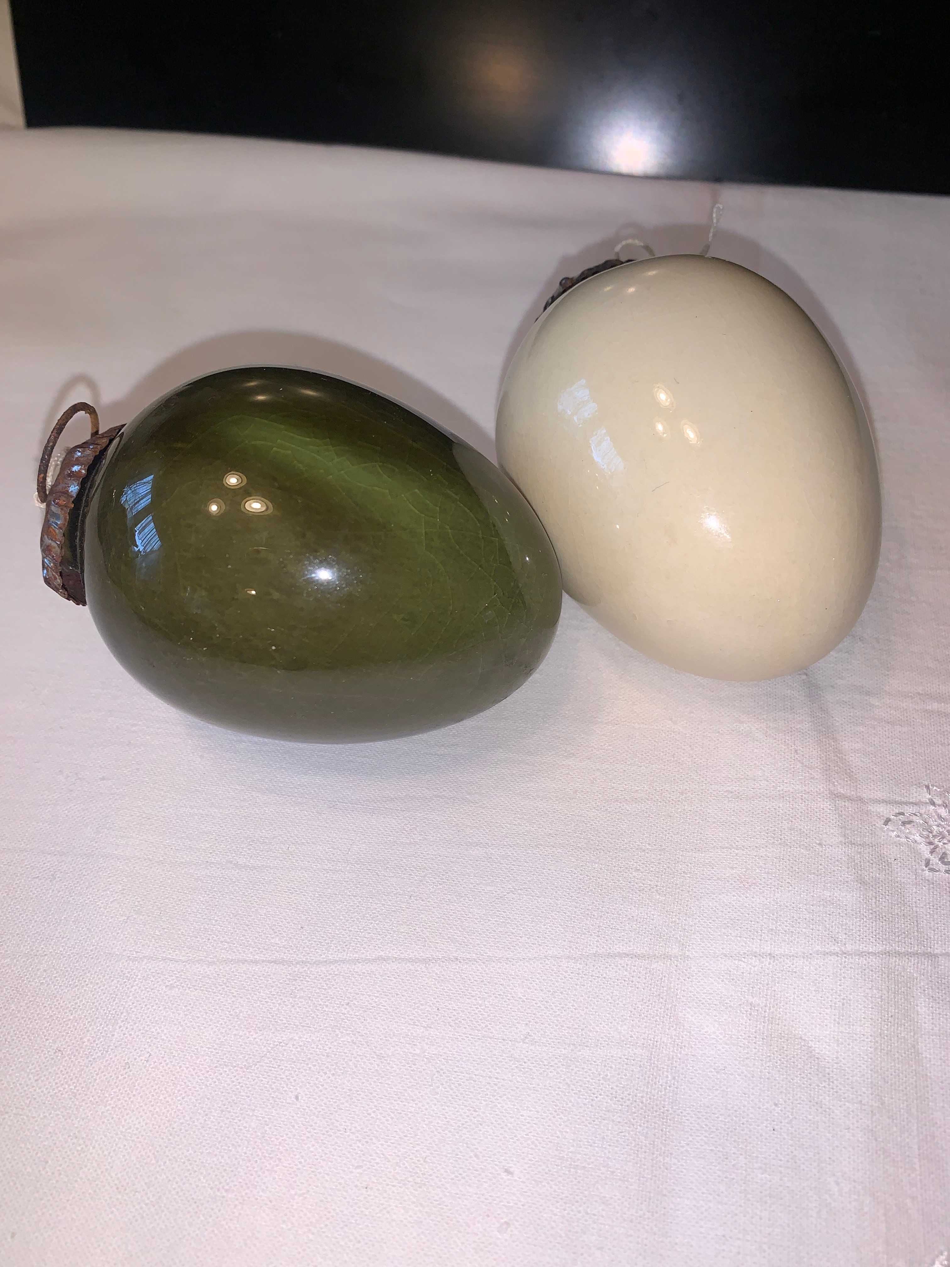 dwa stare porcelanowe jajka do zawieszenia