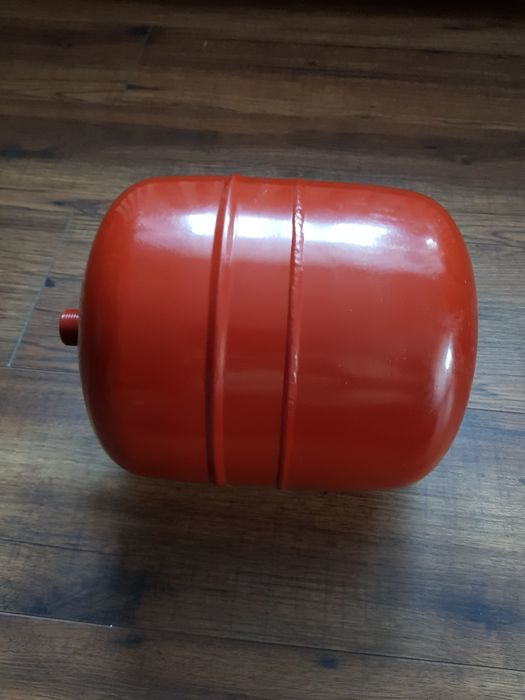 Zbiorniczek wyrównawczy 8l