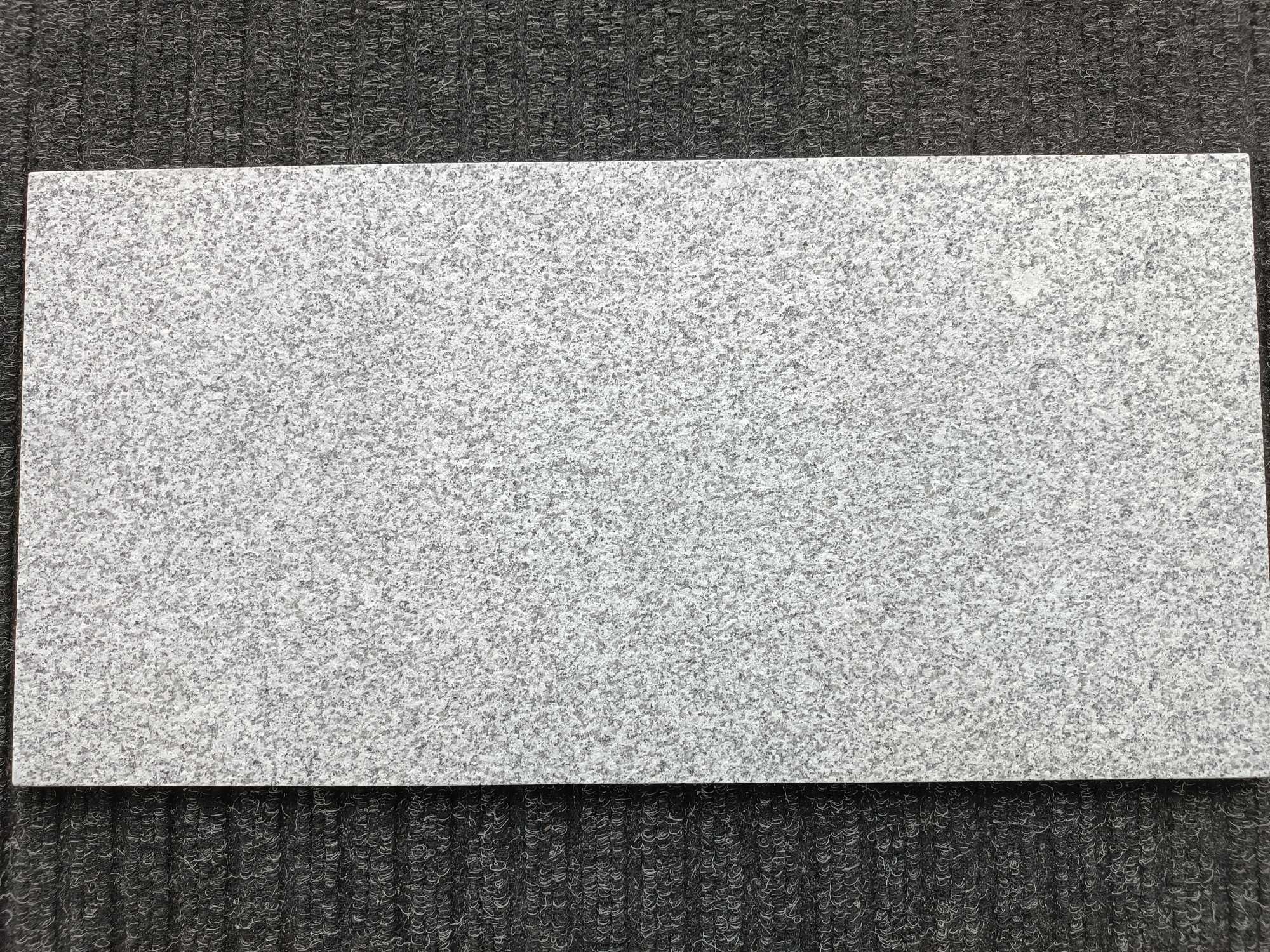 Granit G603 New Bianco Cristal płomieniowany 30,5x61x1,2 cm