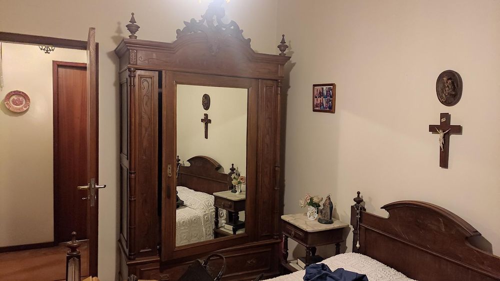 Vendo este roupeiro muito bonito bom estado