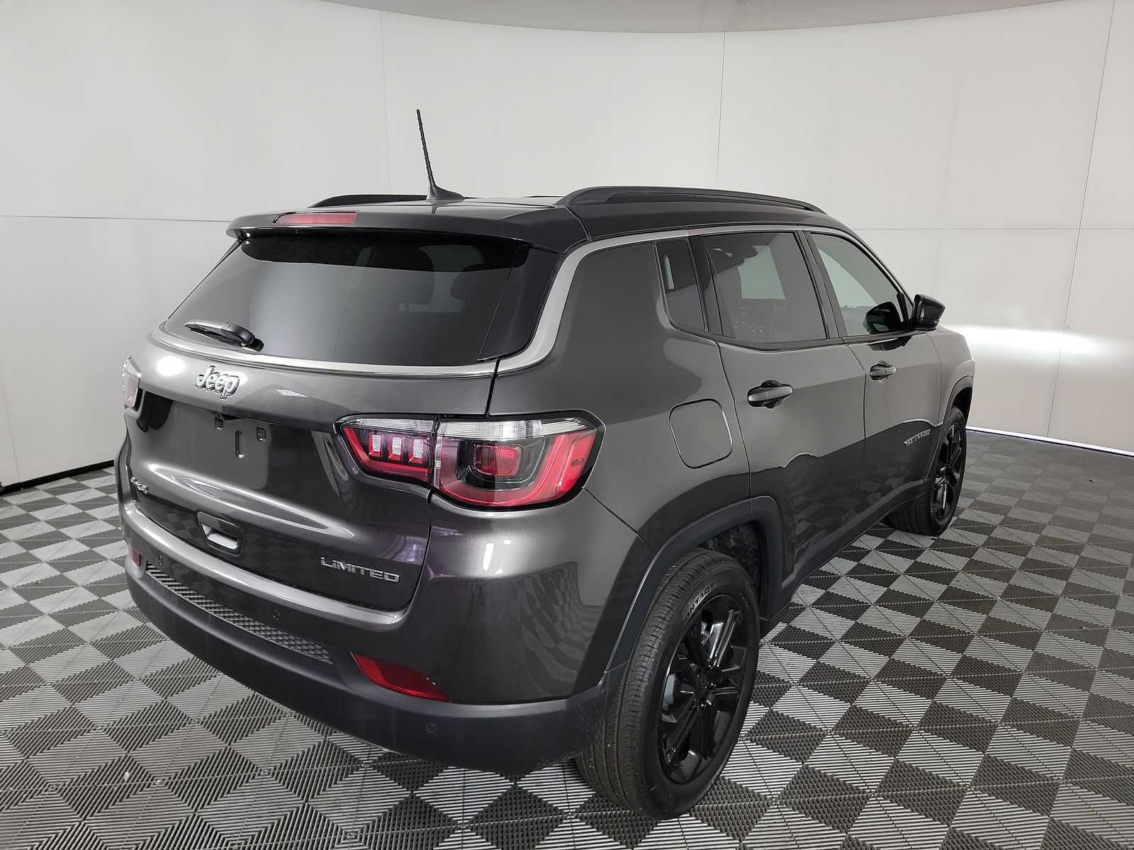 Jeep Compass LIMITED 2023 року