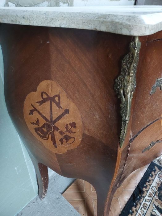 Тумба комод старинная, сверху мрамор,