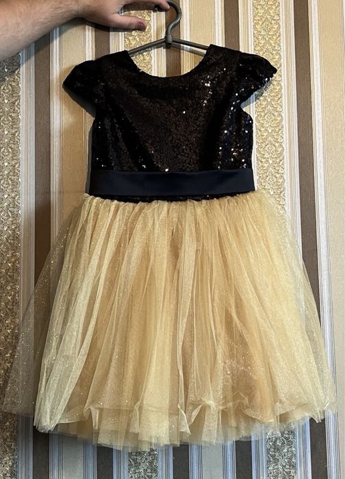 Платье на девочку 4-6 лет