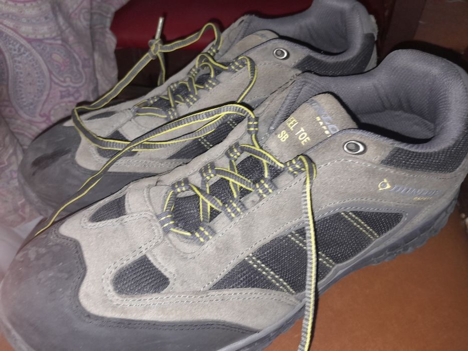Sapatos Dunlop c/ biqueira de aco  7€