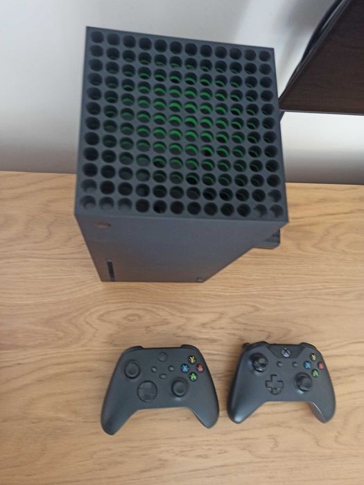 Xbox series X + 2 pady,