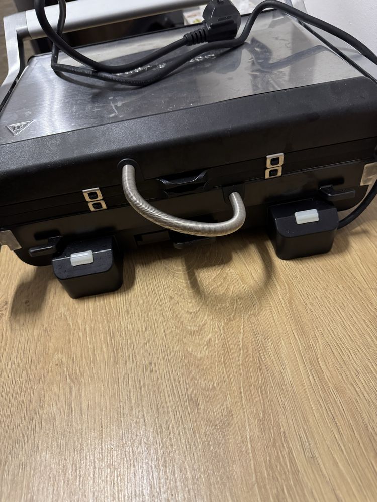Grill elektryczny GÖTZE & JENSEN GL805X