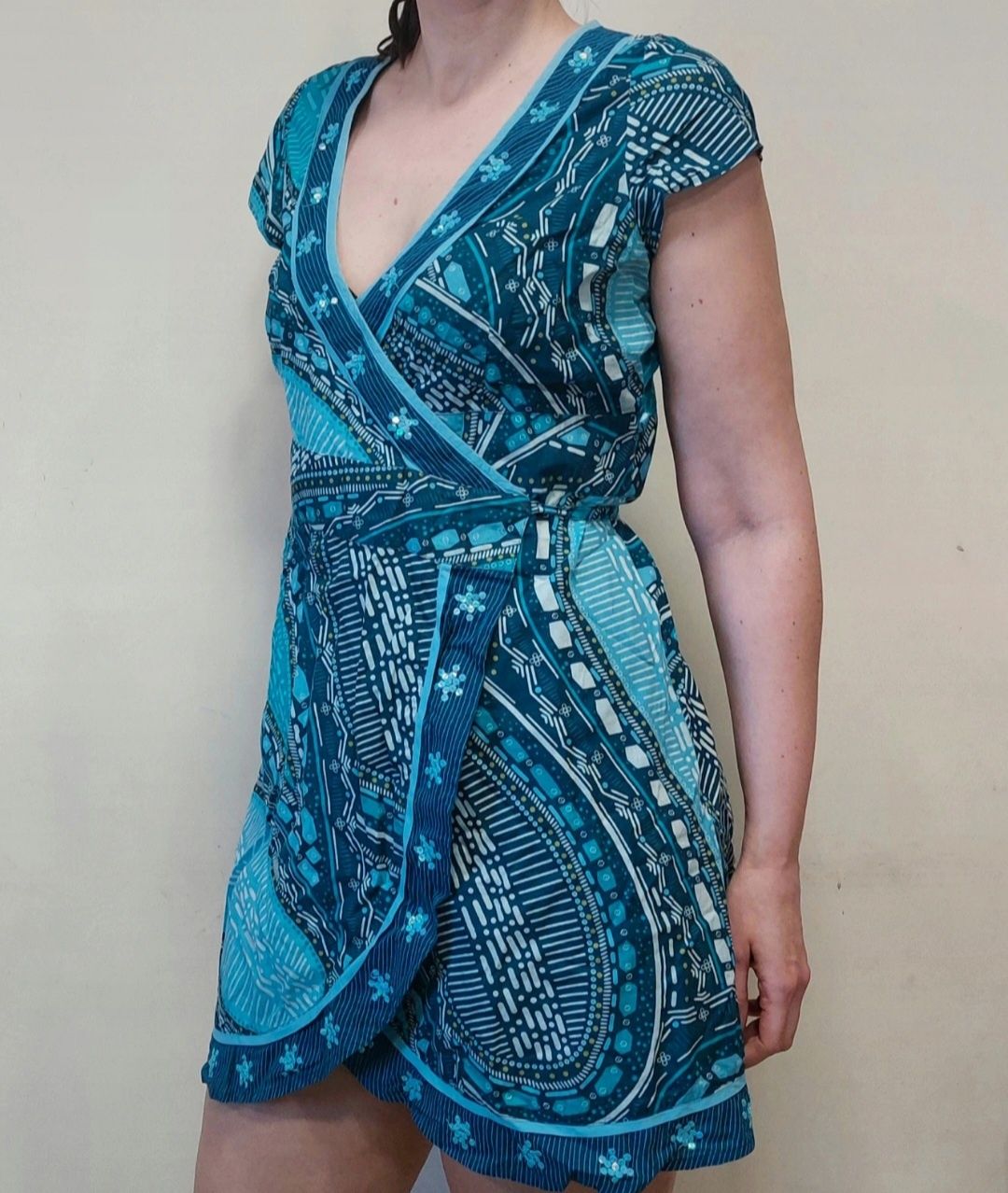 Niebieska wzorzysta kopertowa tunika / sukienka Be Beau - M